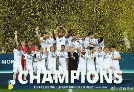 联赛冠军争夺战打响,双方球队此起彼伏(联赛杯夺冠) 联赛冠军争夺战打响,双方球队此起彼伏(联赛杯夺冠)