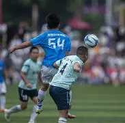 包含燃情足球对决精湛技艺令人叹为观止的词条